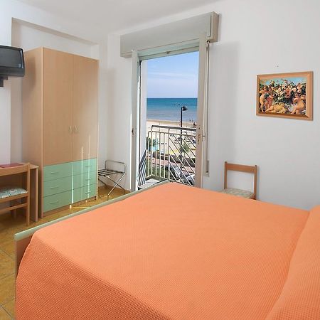 Hotel Dinarica Marotta Exteriör bild