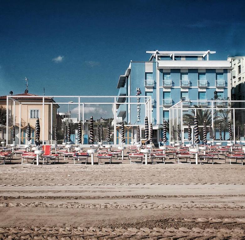 Hotel Dinarica Marotta Exteriör bild