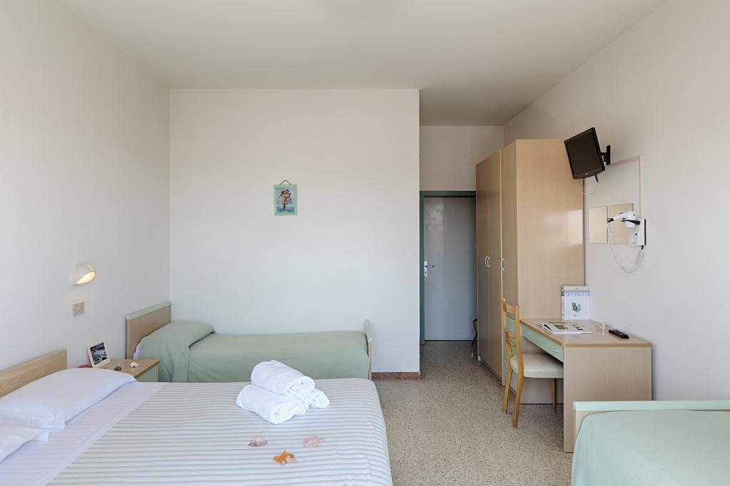 Hotel Dinarica Marotta Exteriör bild