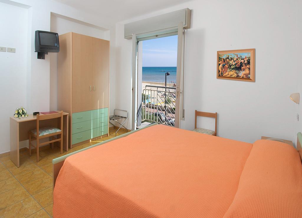 Hotel Dinarica Marotta Exteriör bild